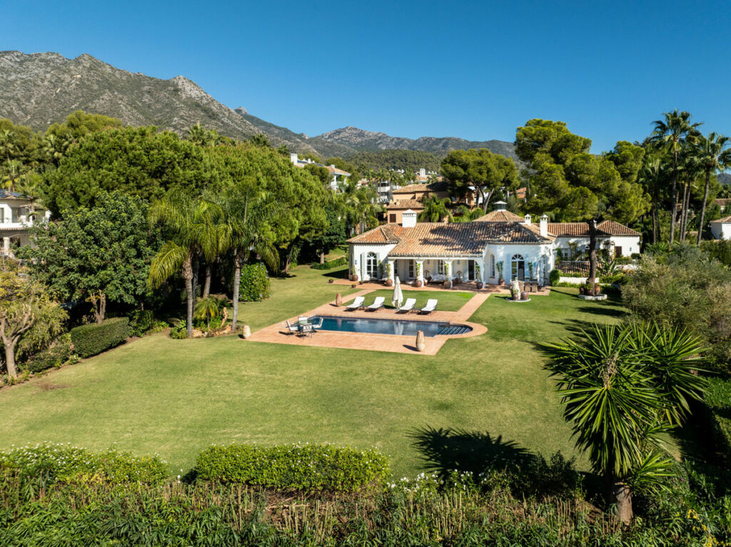 Detached Villa The Golden Mile Málaga - image 2