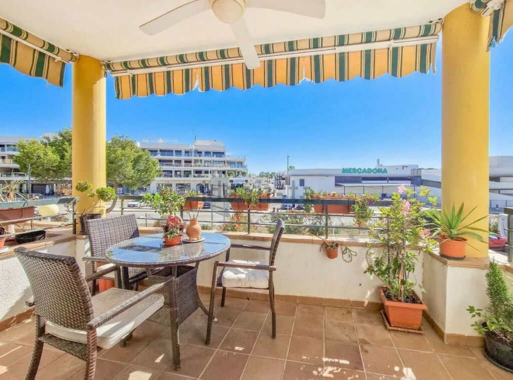 Middle Floor Apartment Villamartin Alicante - image 2