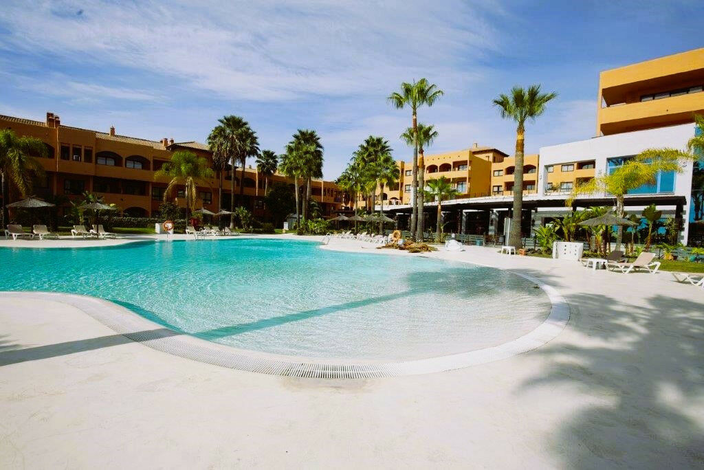 Ground Floor Apartment Estepona Málaga - image 2