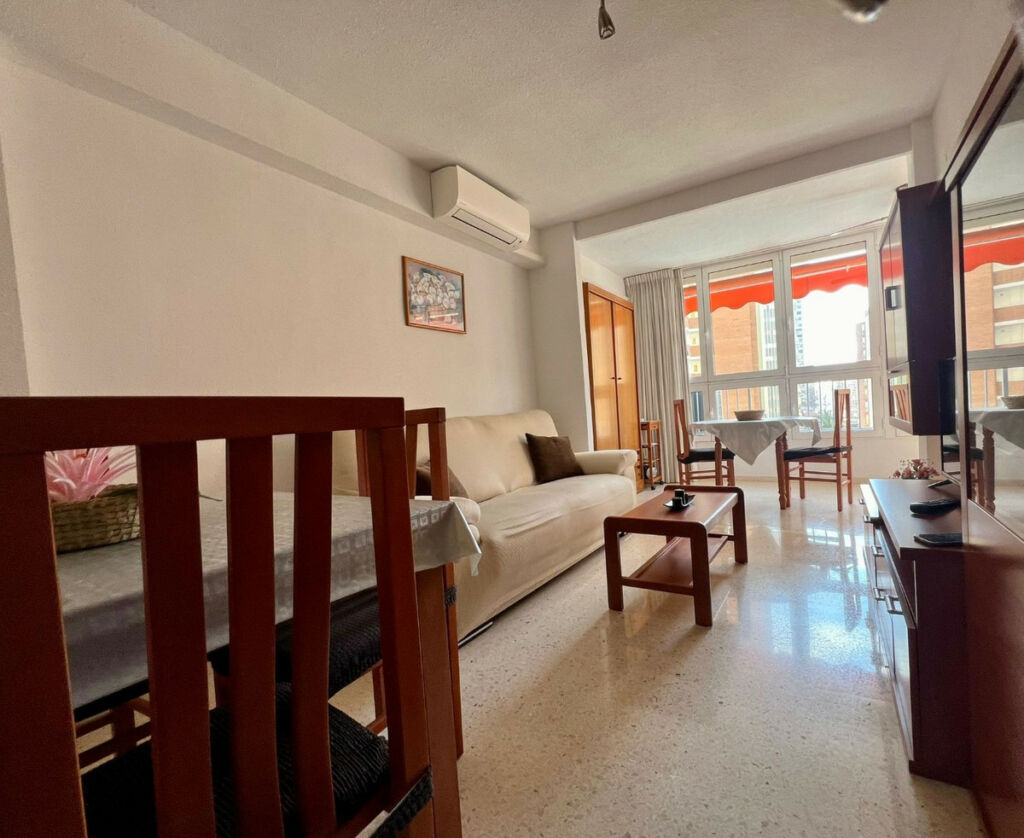 Middle Floor Apartment Benidorm Alicante - image 2