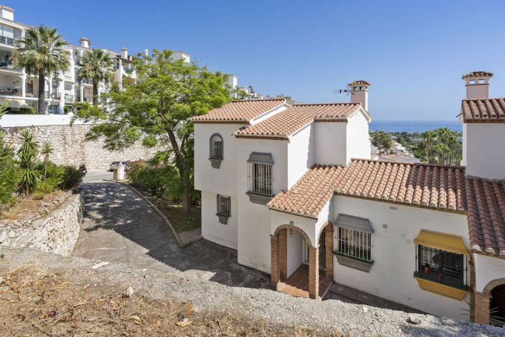 Semi-Detached House Calahonda Málaga - image 2