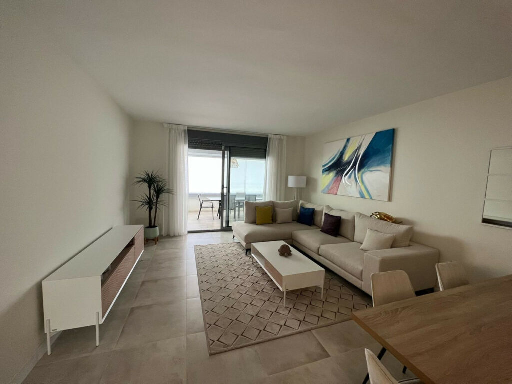 Middle Floor Apartment New Golden Mile Málaga - image 2