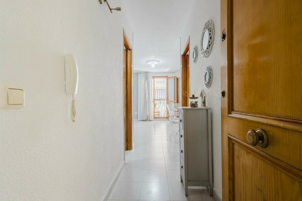 Middle Floor Apartment Torrevieja Alicante - image 2