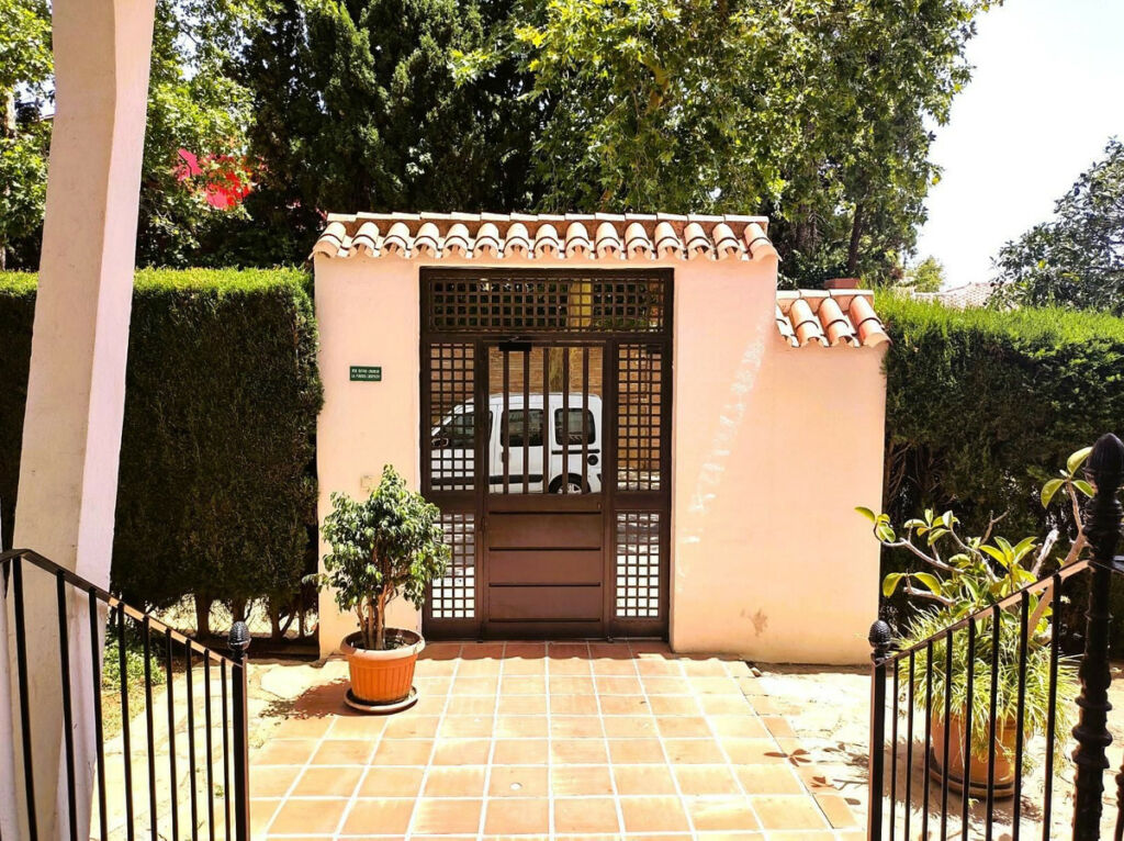 Ground Floor Apartment Marbella Málaga - image 2