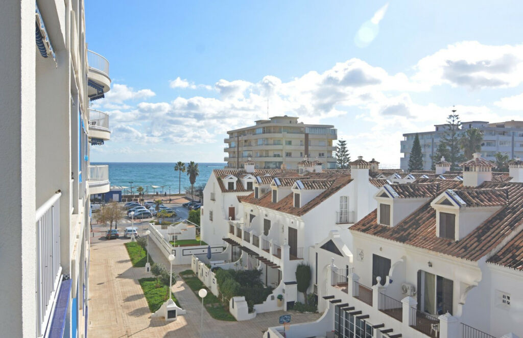 Middle Floor Apartment Fuengirola Málaga - image 2