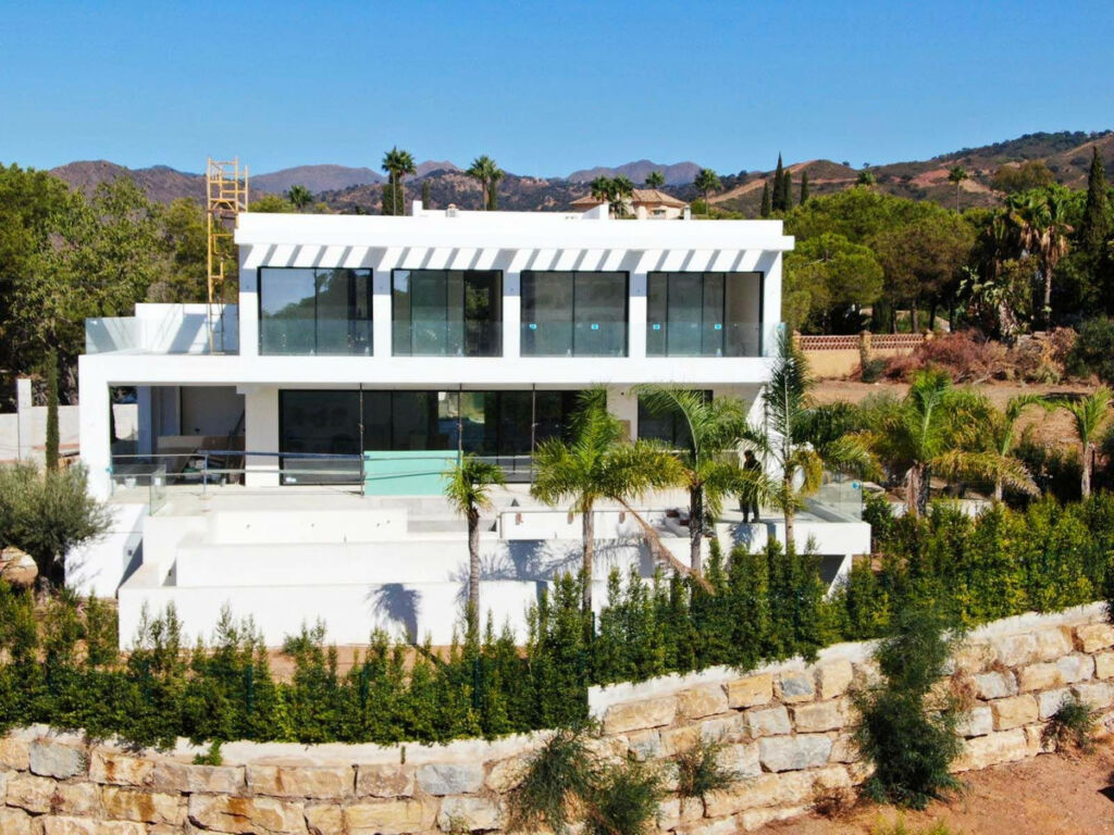 Detached Villa Elviria Málaga - image 2