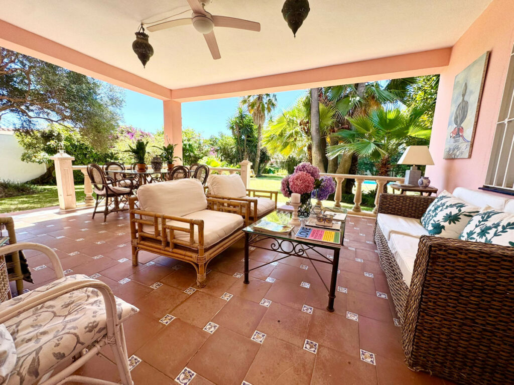 Detached Villa San Pedro de Alcántara Málaga - image 2