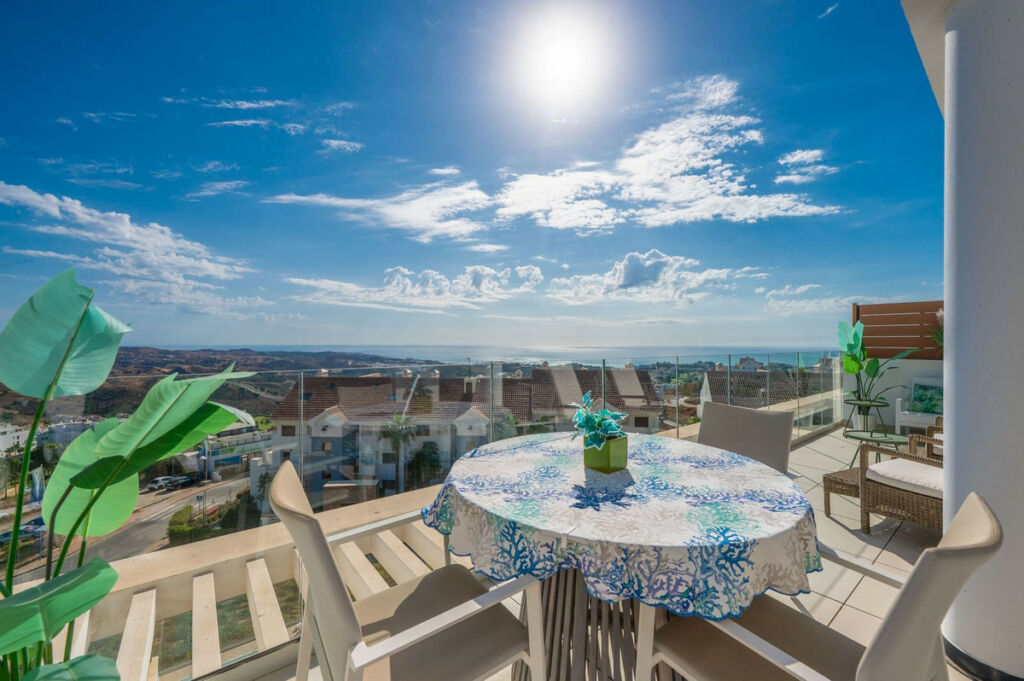 Middle Floor Apartment Calanova Golf Málaga - image 2