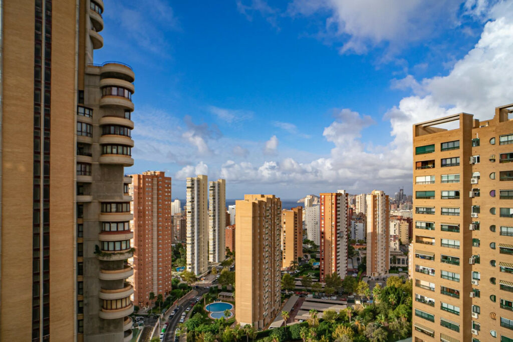 Middle Floor Apartment Benidorm Alicante - image 2