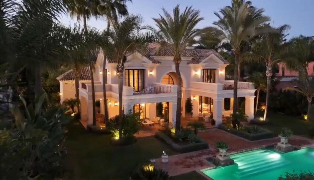 Detached Villa Guadalmina Baja Málaga - image 2