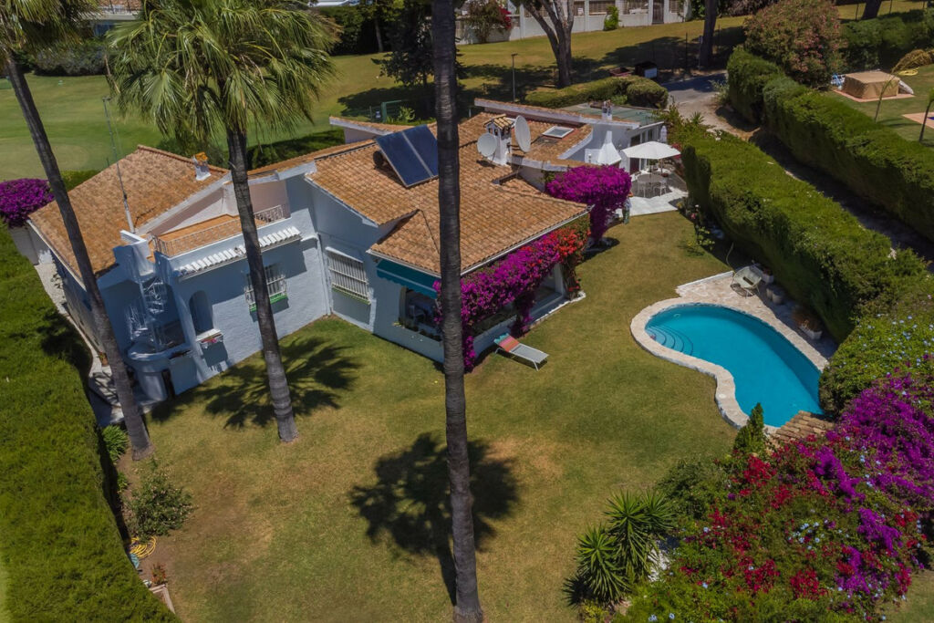 Detached Villa Guadalmina Alta Málaga - image 2