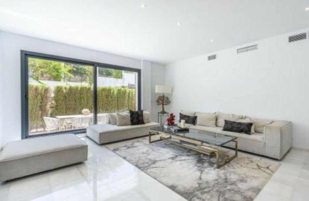 Ground Floor Apartment The Golden Mile Málaga - image 2