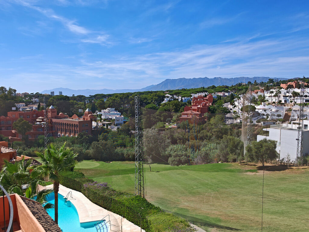 Townhouse Cabopino Málaga - image 2