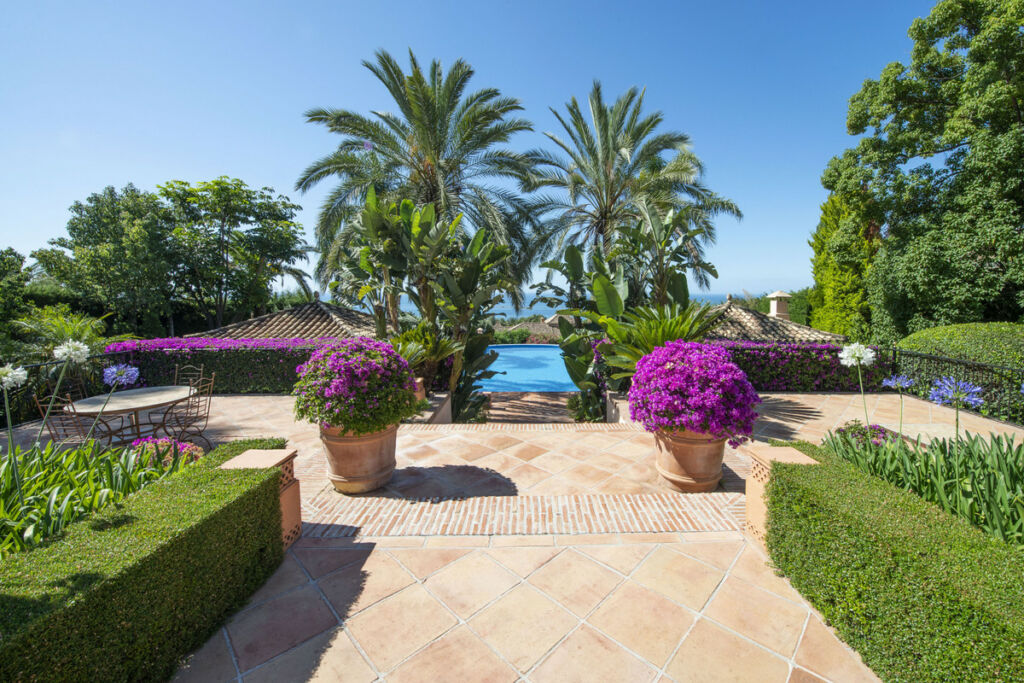 Detached Villa Sierra Blanca Málaga - image 2