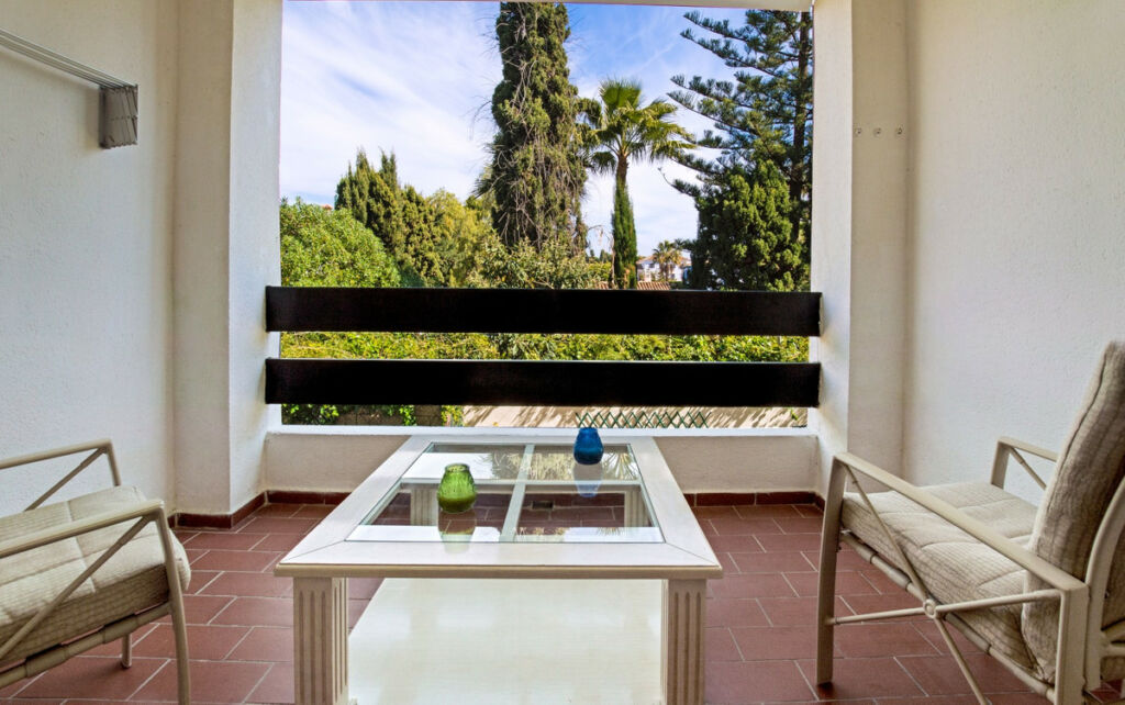 Middle Floor Apartment San Pedro de Alcántara Málaga - image 2
