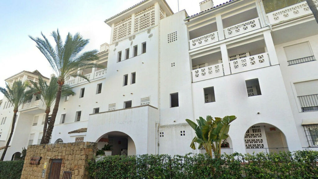 Middle Floor Apartment Marbella Málaga - image 2