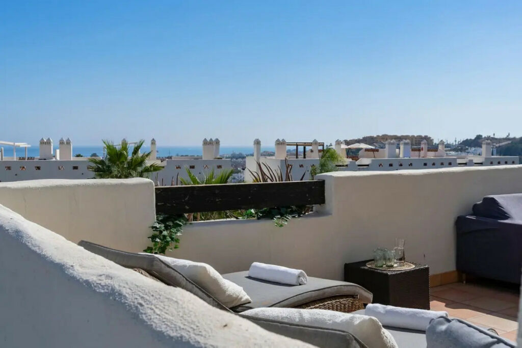 Middle Floor Apartment Estepona Málaga