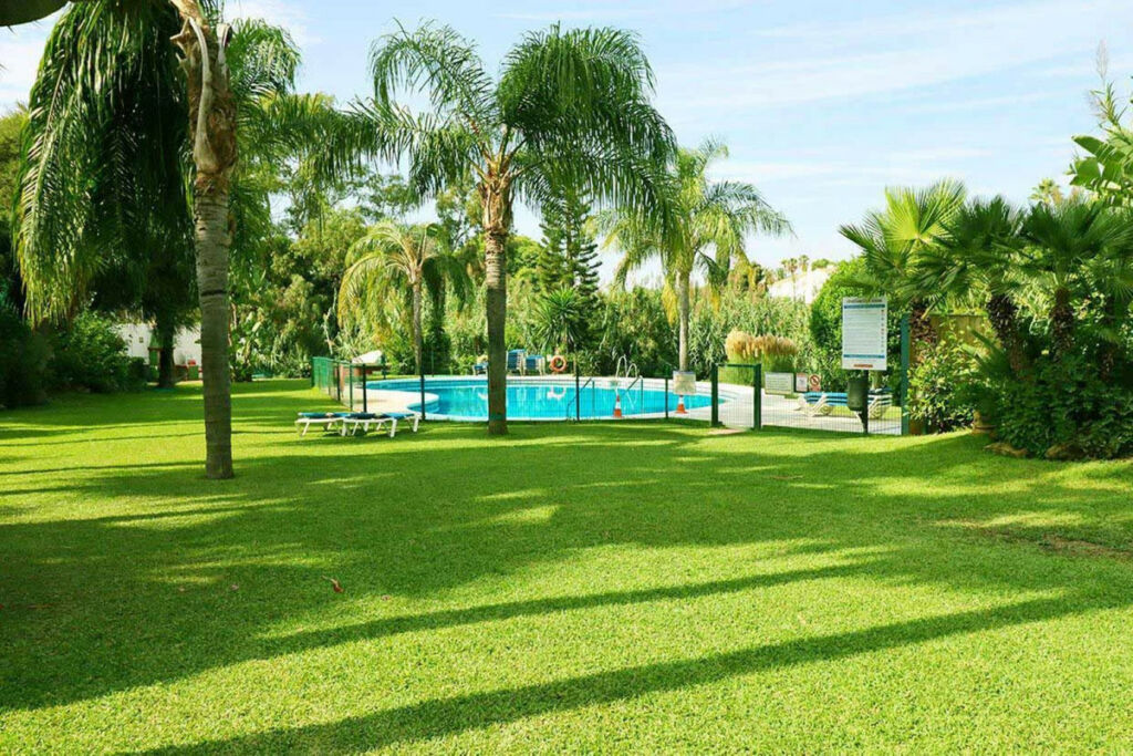 Townhouse Estepona Málaga - image 2