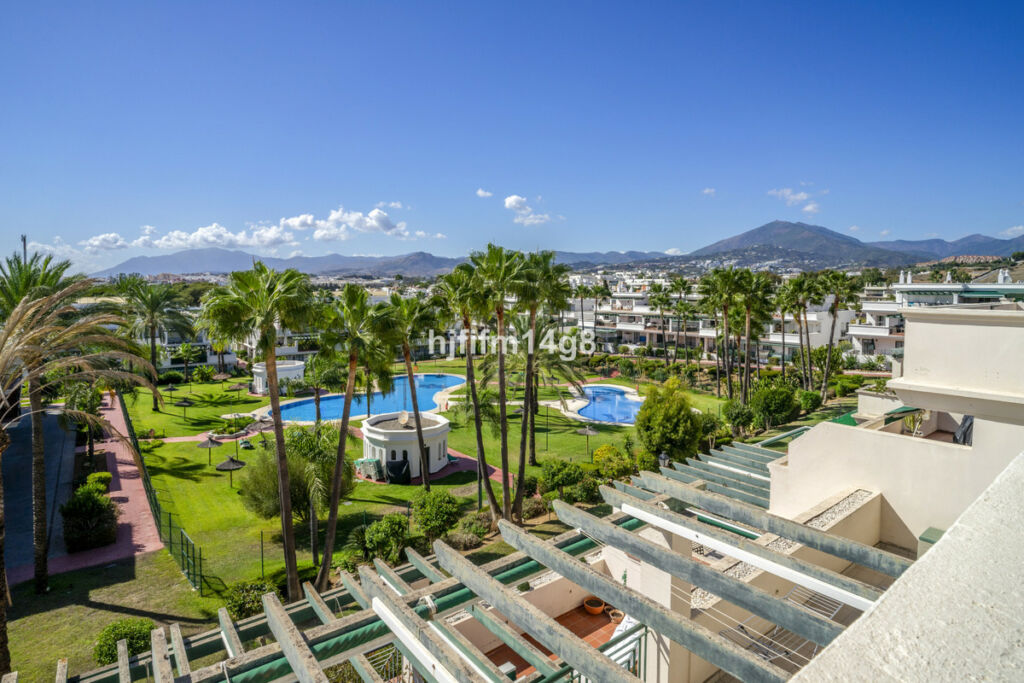 Penthouse Nueva Andalucía Málaga - image 2