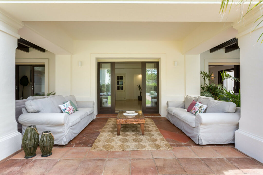 Detached Villa Guadalmina Baja Málaga - image 2