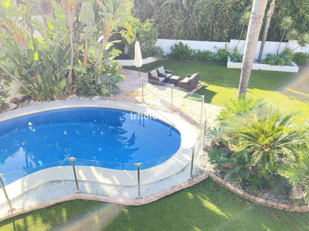 Detached Villa New Golden Mile Málaga - image 2
