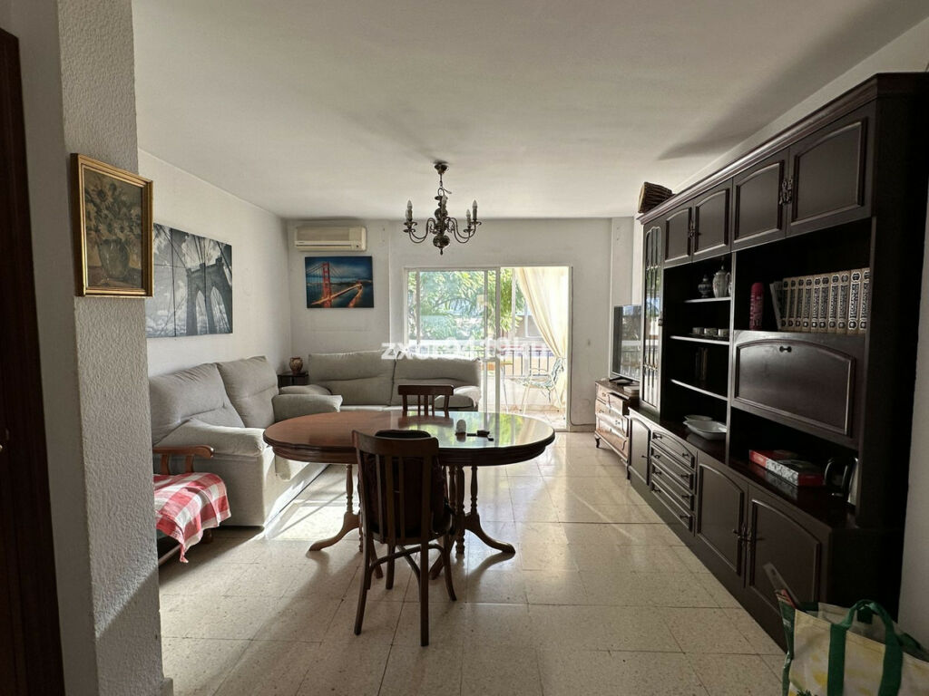 Middle Floor Apartment Fuengirola Málaga - image 2