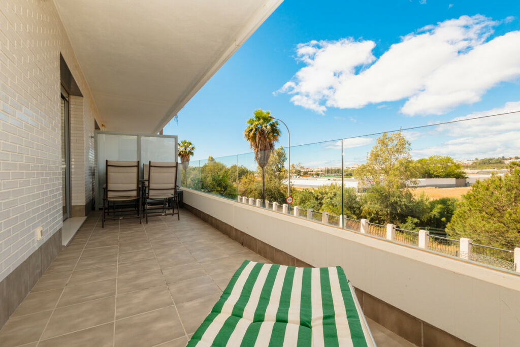 Middle Floor Apartment La Campana Málaga - image 2