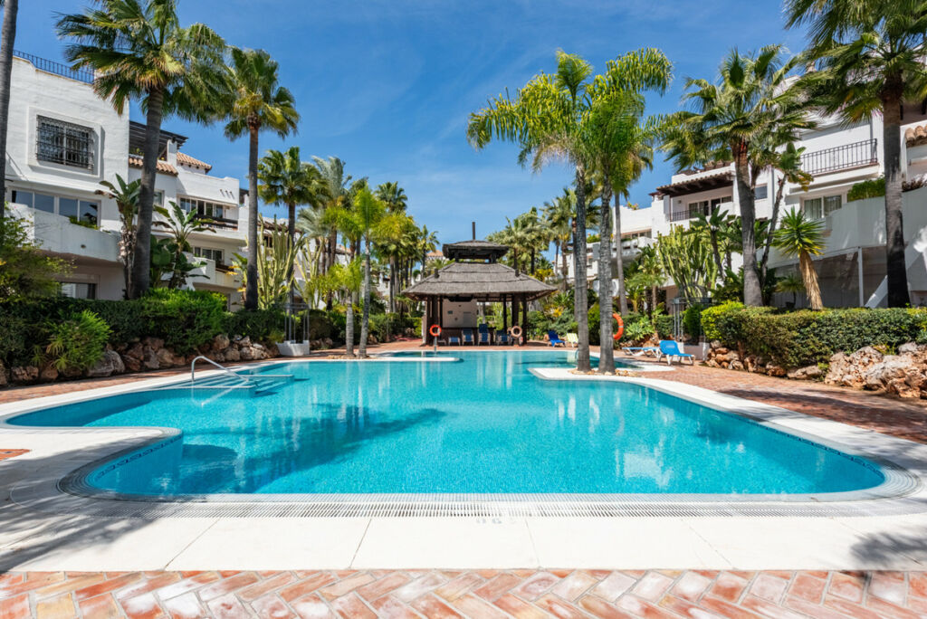 Ground Floor Apartment Puerto Banús Málaga - image 2