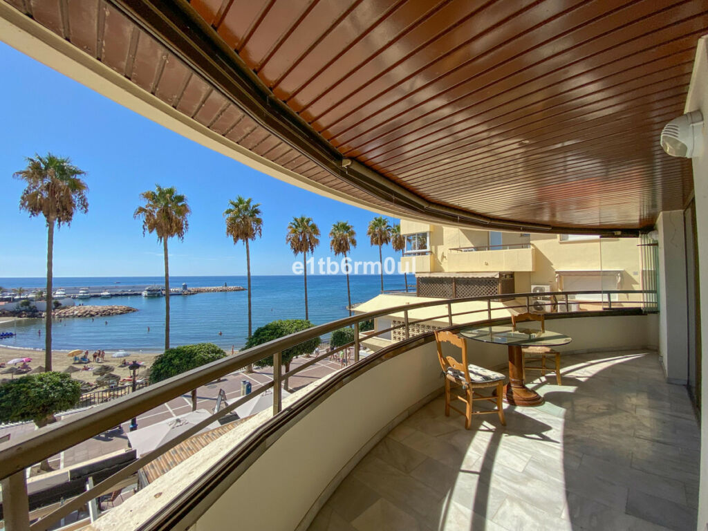Middle Floor Apartment Marbella Málaga - image 2