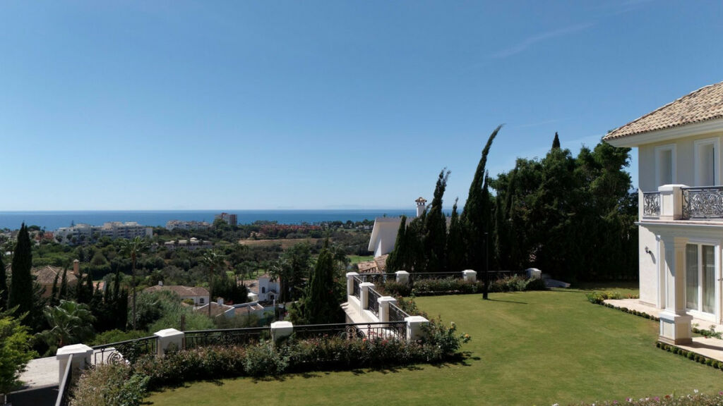 Detached Villa El Rosario Málaga - image 2