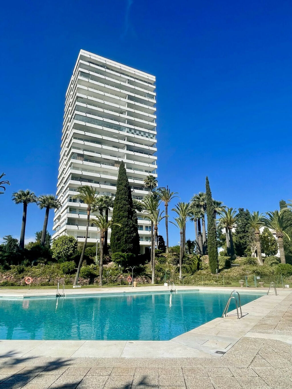 Middle Floor Apartment Marbella Málaga - image 2