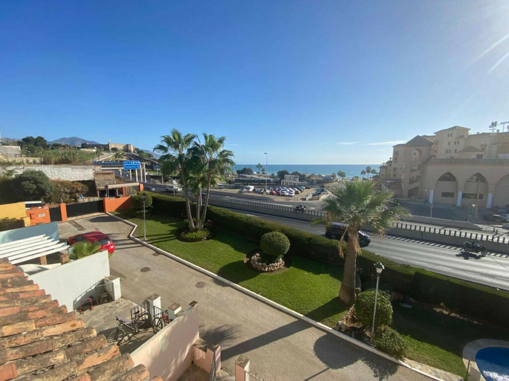 Townhouse Fuengirola Málaga - image 2