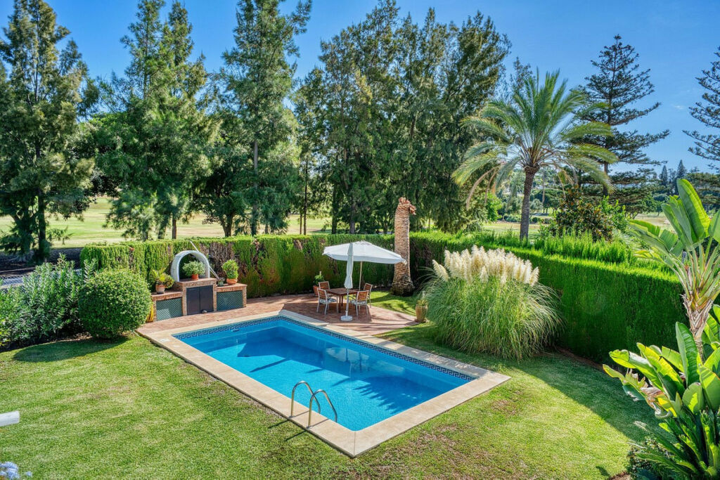 Detached Villa Nueva Andalucía Málaga - image 2