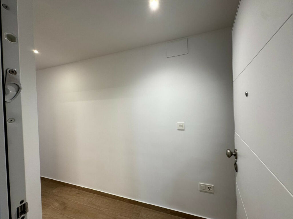 Middle Floor Apartment Torrevieja Alicante - image 2