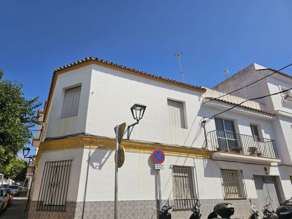 Townhouse Estepona Málaga - image 2