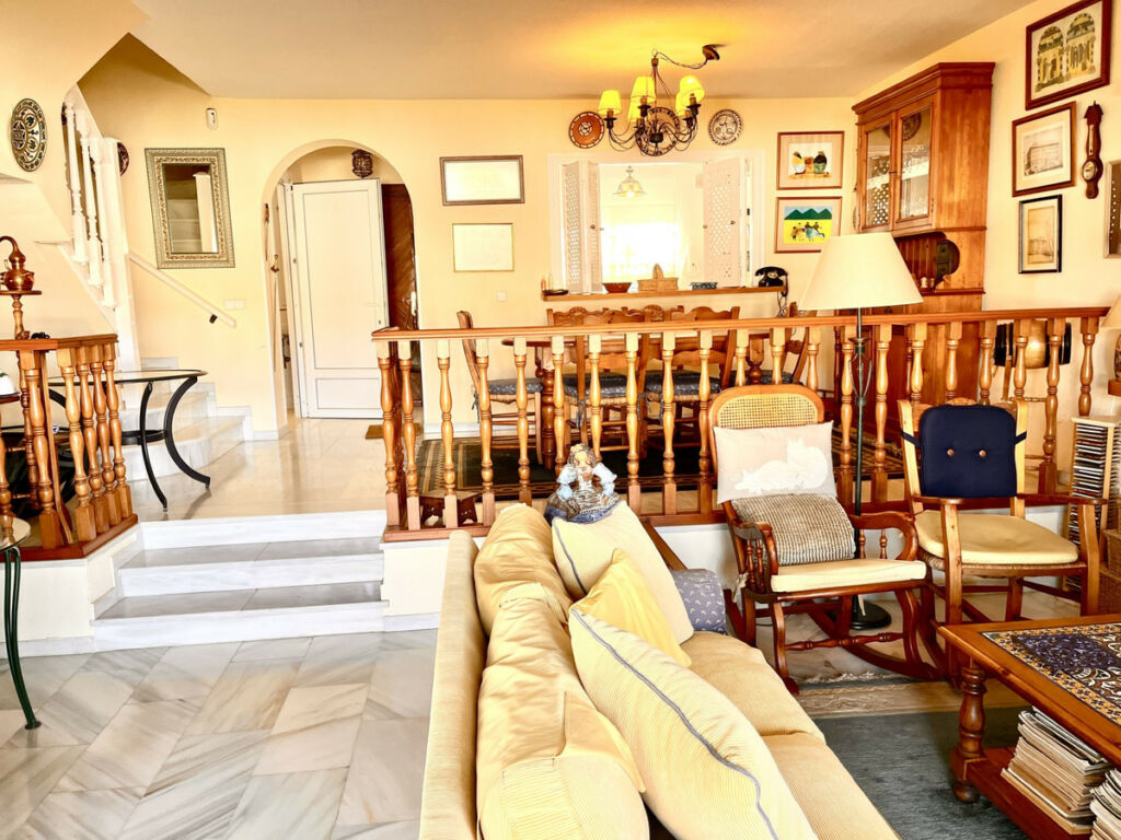 Townhouse Estepona Málaga - image 2