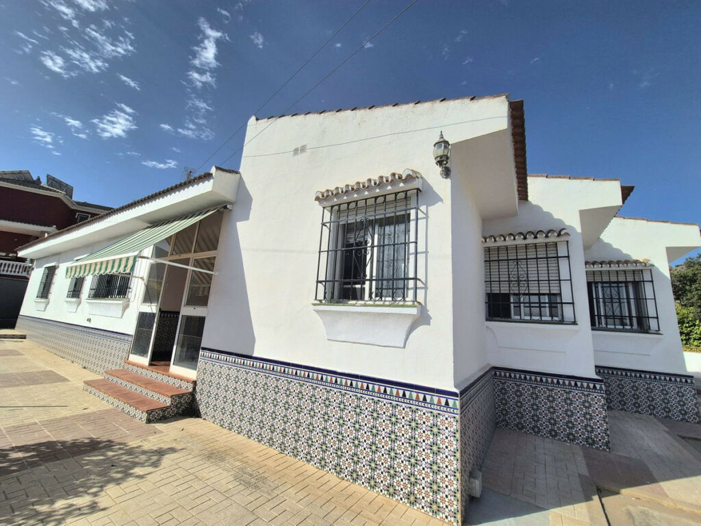 Detached Villa Alhaurín de la Torre Málaga - image 2