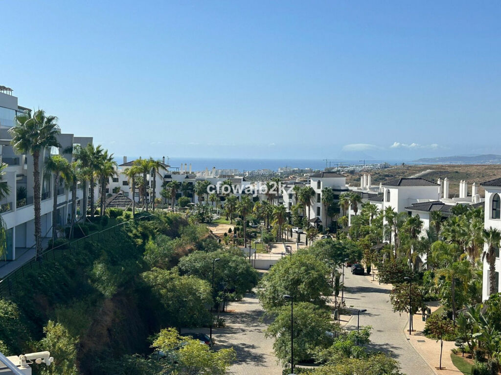 Top Floor Apartment Estepona Málaga - image 2