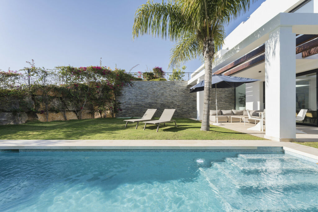 Semi-Detached House Cabopino Málaga - image 2