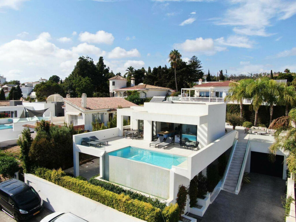 Detached Villa El Chaparral Málaga - image 2