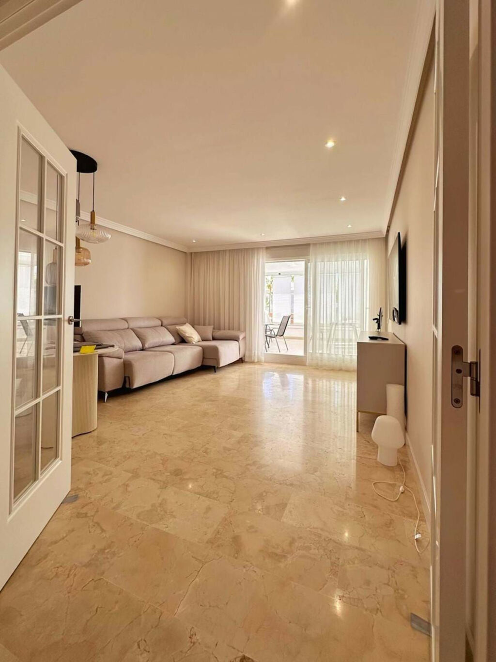 Middle Floor Apartment Selwo Málaga - image 2