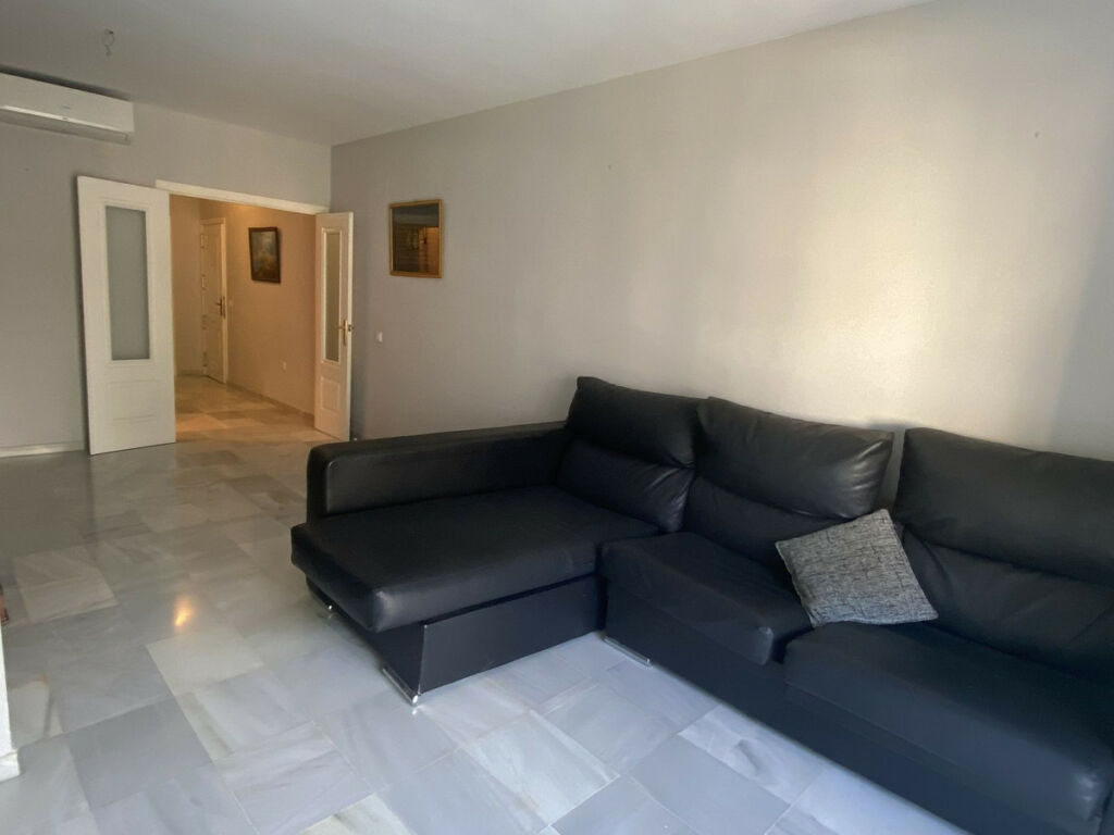 Middle Floor Apartment Nueva Andalucía Málaga - image 2