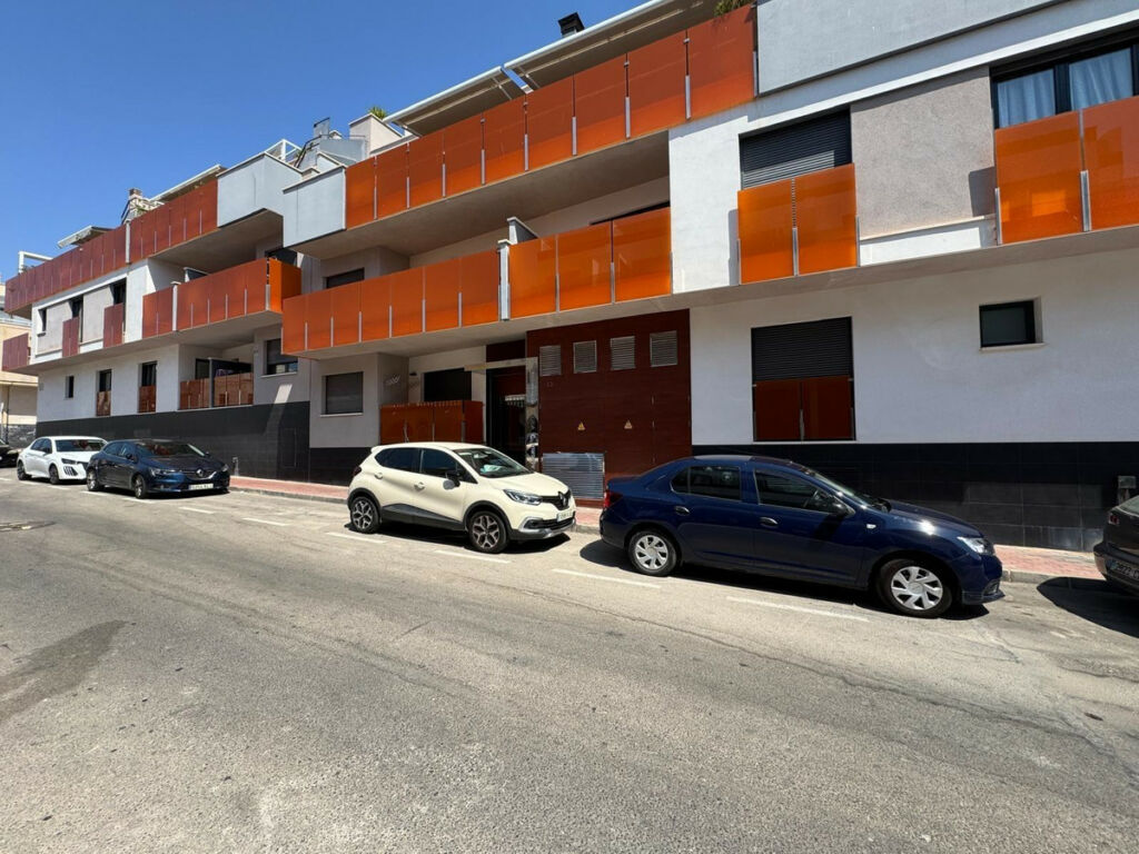 Middle Floor Apartment Torrevieja Alicante - image 2