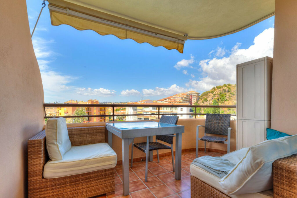 Middle Floor Apartment Fuengirola Málaga - image 2