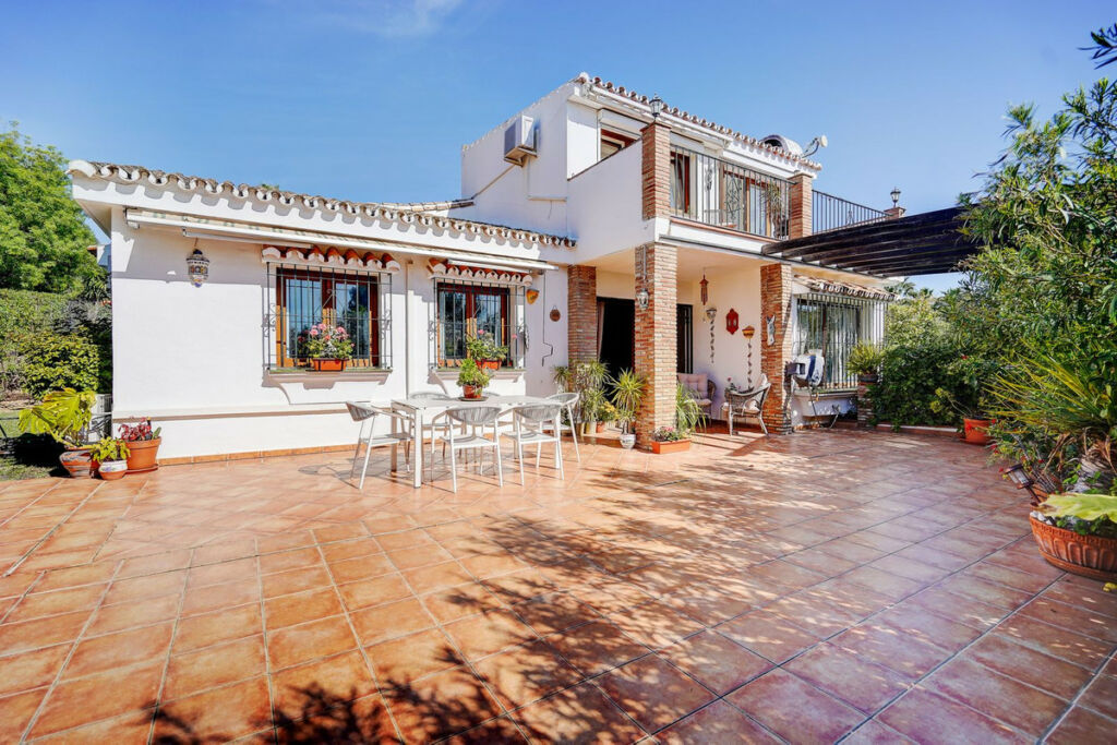 Detached Villa Calahonda Málaga - image 2