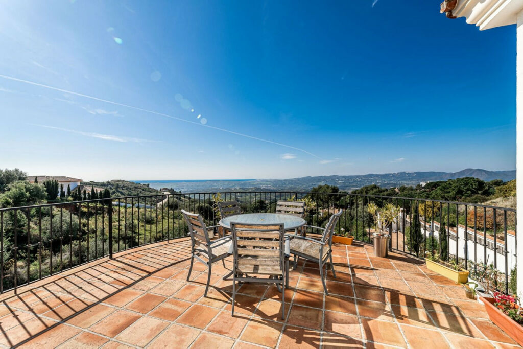 Detached Villa Valtocado Málaga - image 2