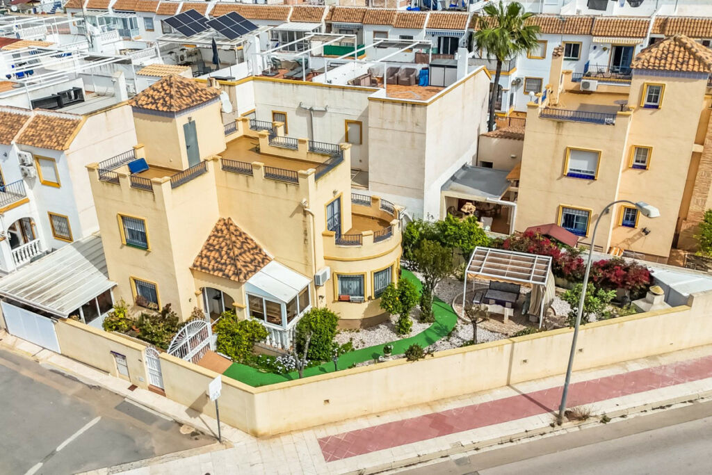 Townhouse Orihuela Costa Alicante - image 2