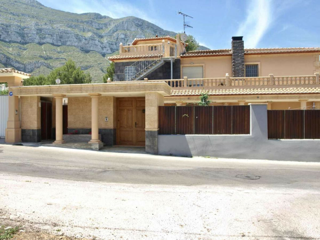 Detached Villa Denia Alicante - image 2