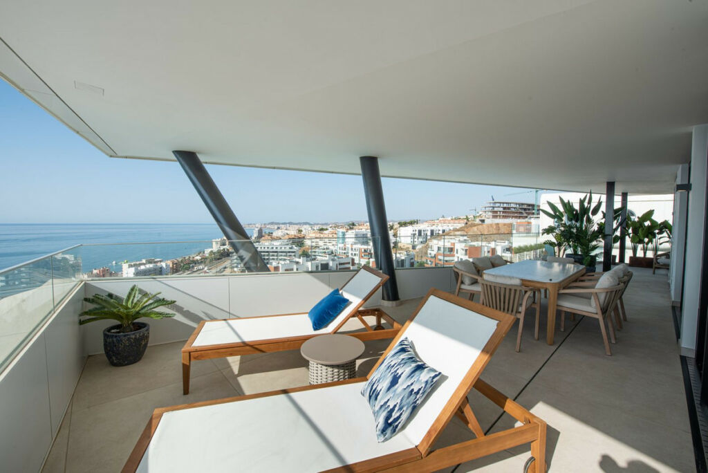 Middle Floor Apartment Higueron Málaga - image 2