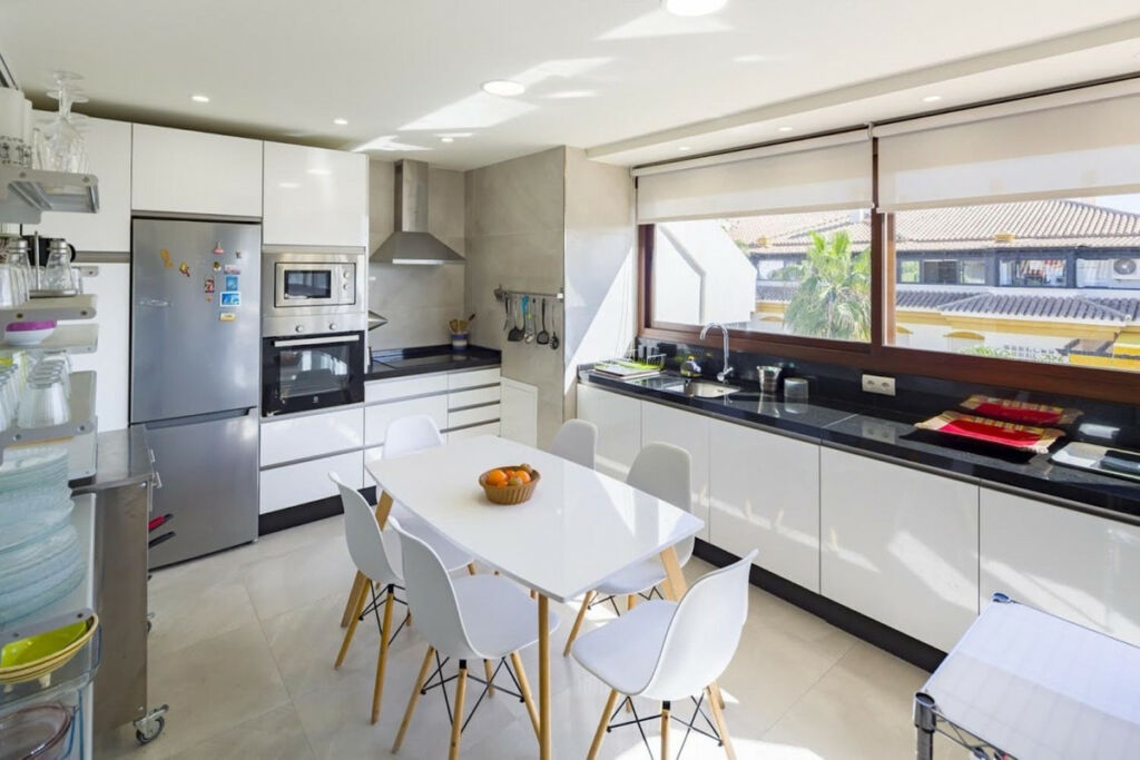 Penthouse Nueva Andalucía Málaga - image 2